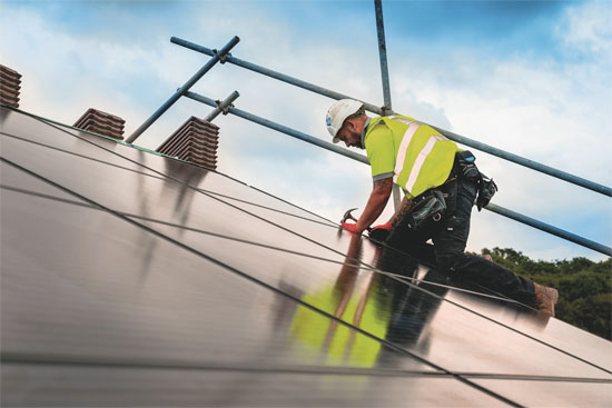 太陽能光伏發(fā)電原理是什么？如何進(jìn)行光電轉(zhuǎn)換的？