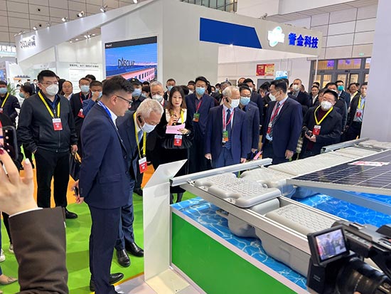 領導參觀邁貝特展位