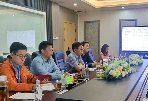集美區(qū)領(lǐng)導(dǎo)與邁貝特高層探討問(wèn)題