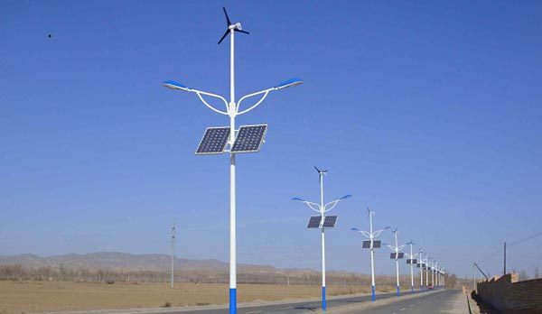 高速公路上的風(fēng)光互補路燈